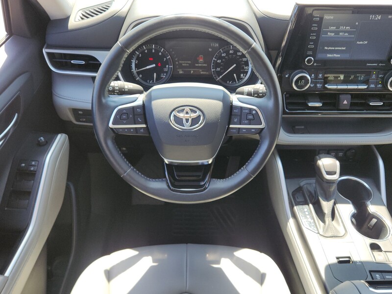 2021 Toyota Highlander XLE photo 11