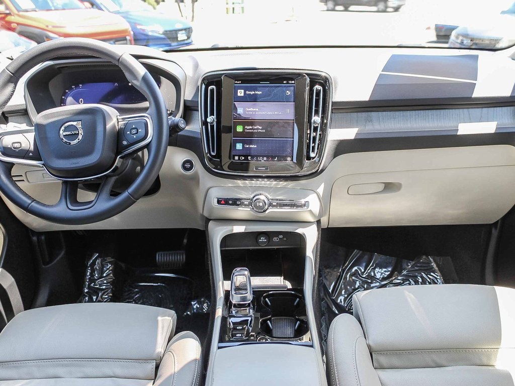 2023 Volvo XC40 Plus photo 12