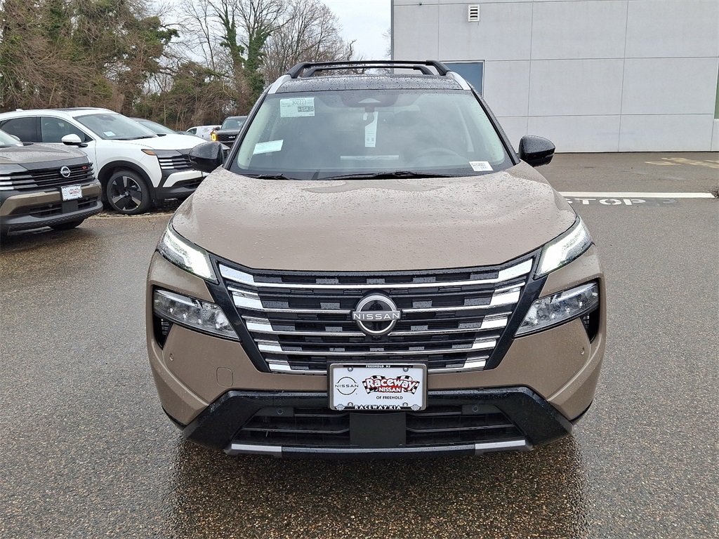 2025 Nissan Rogue Platinum photo 2