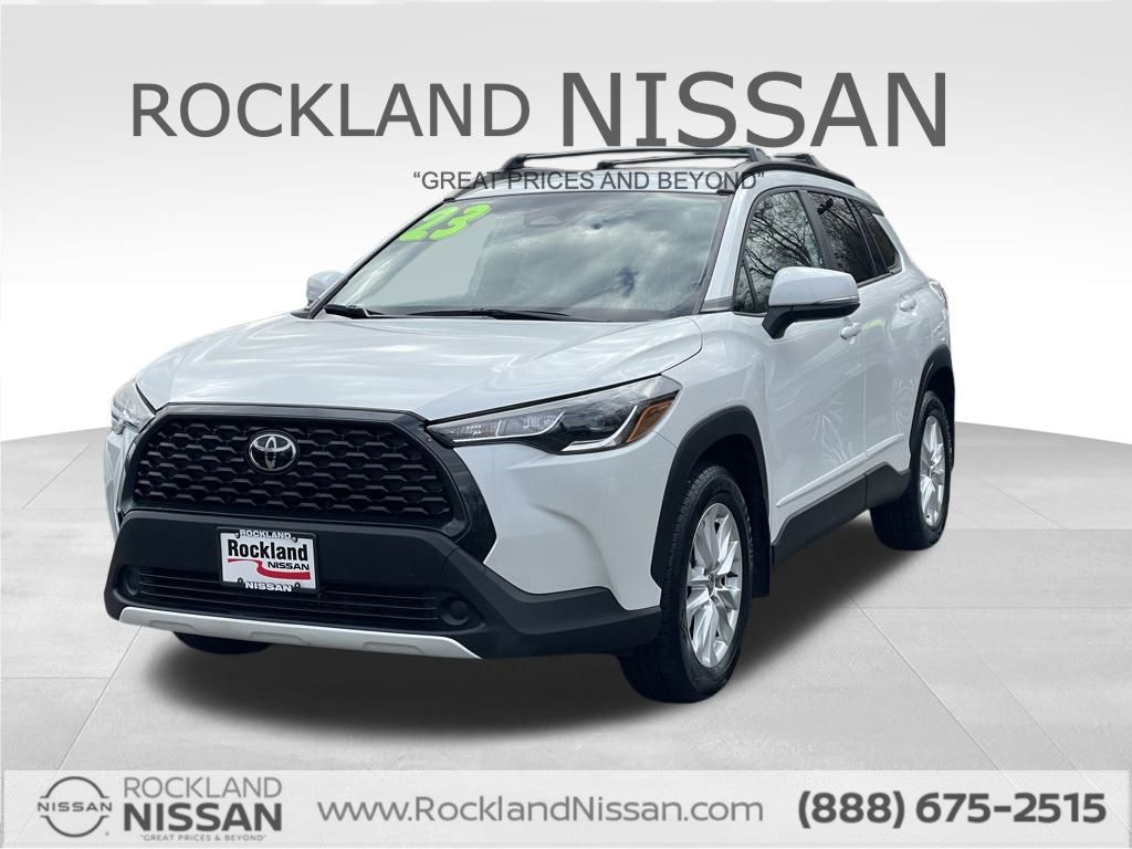 2023 Toyota Corolla Cross LE's photo