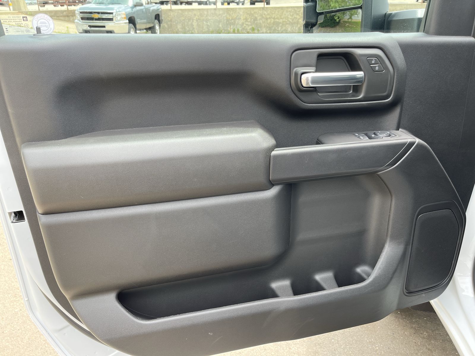 2025 Chevrolet Silverado 2500HD photo 2