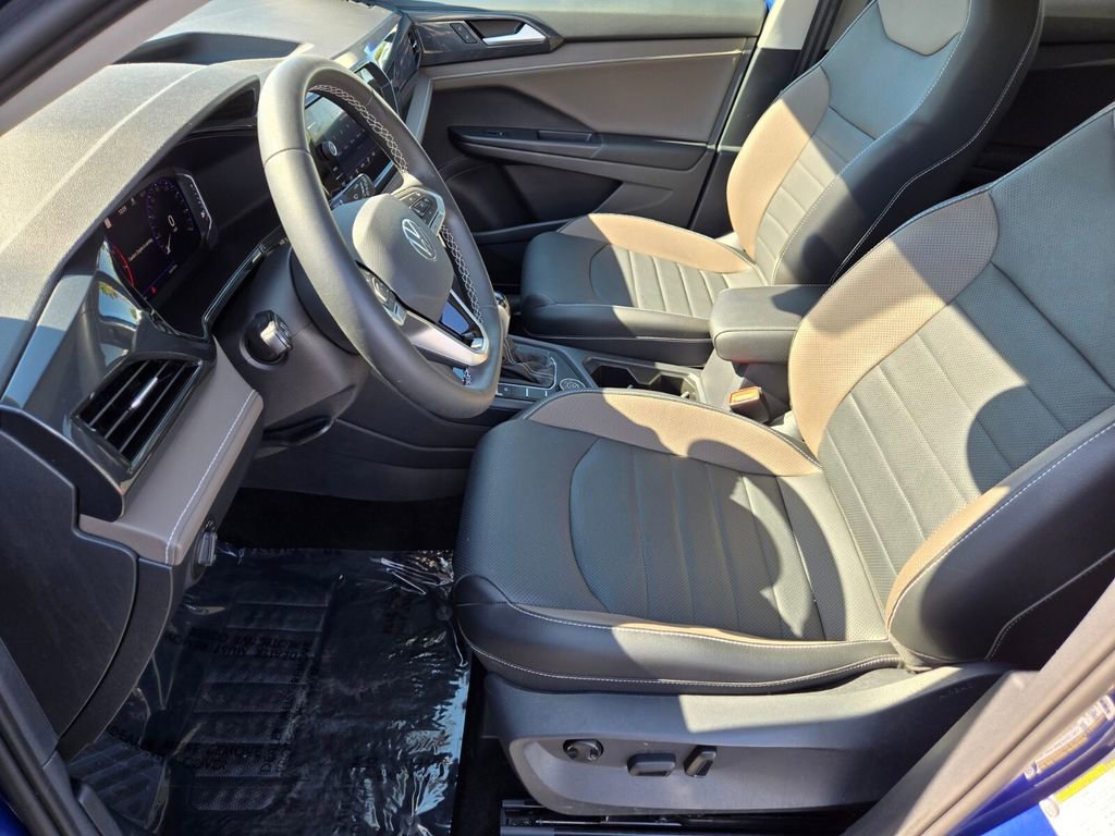 2022 Volkswagen Taos SEL photo 10