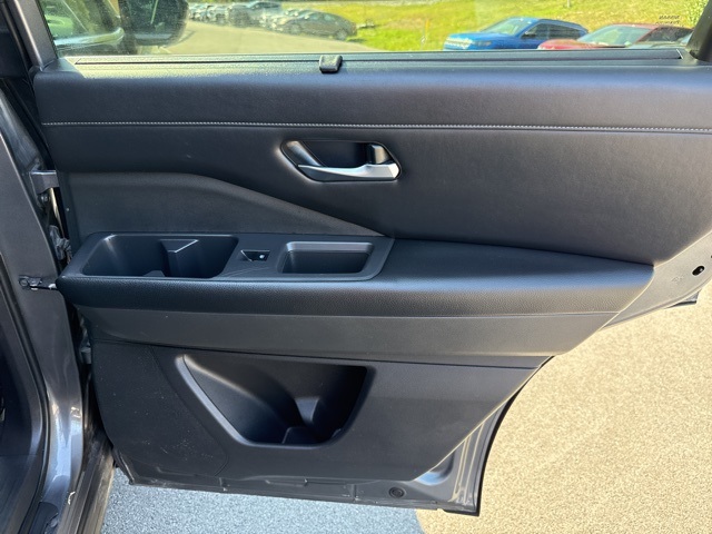2022 Nissan Pathfinder SL photo 11