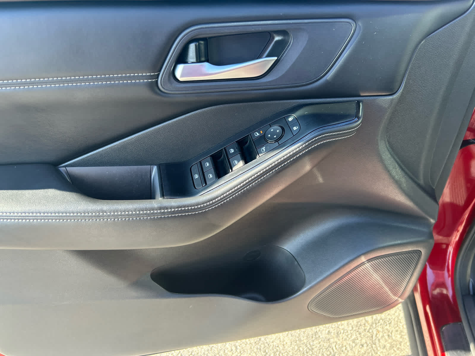 2023 Nissan Rogue SV photo 4