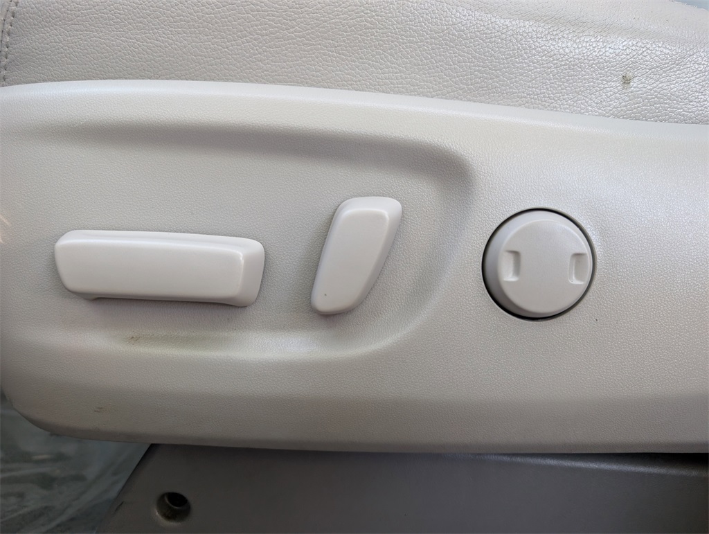 2014 Toyota Sienna XLE photo 14