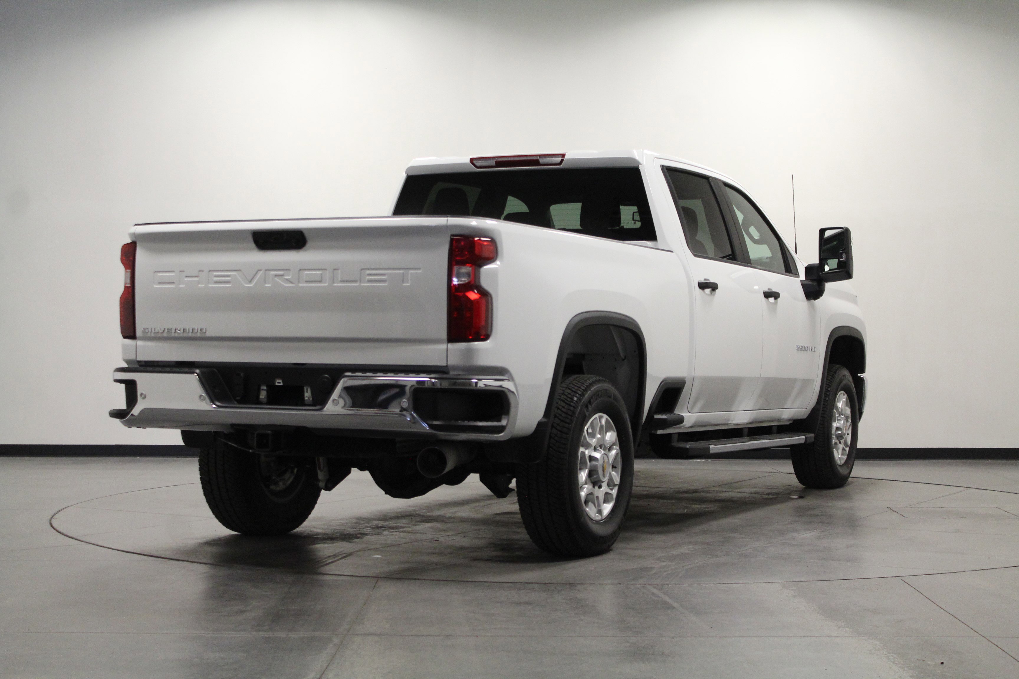 2025 Chevrolet Silverado 3500HD photo 3