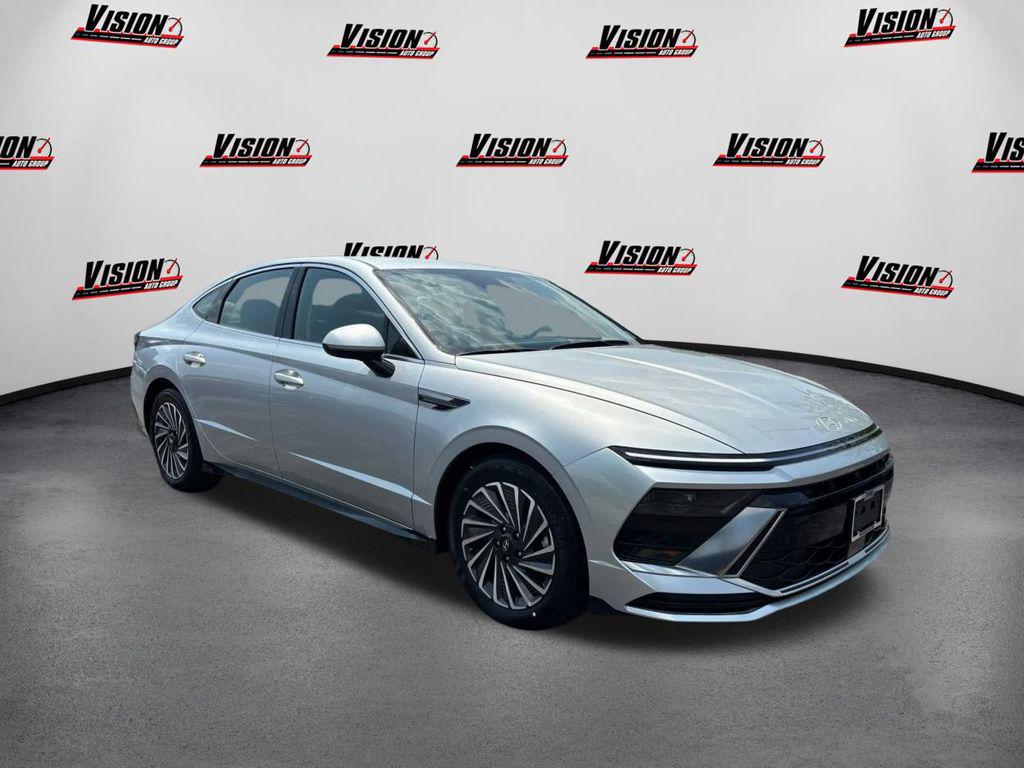 2025 Hyundai Sonata Hybrid SEL photo 3