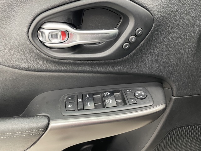 2019 Jeep Cherokee Limited photo 11