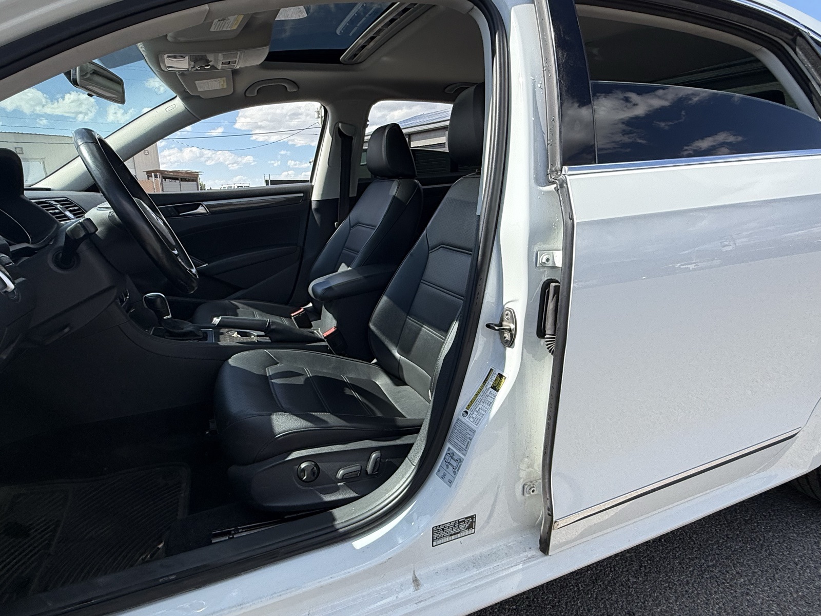 2017 Volkswagen Passat SE photo 6