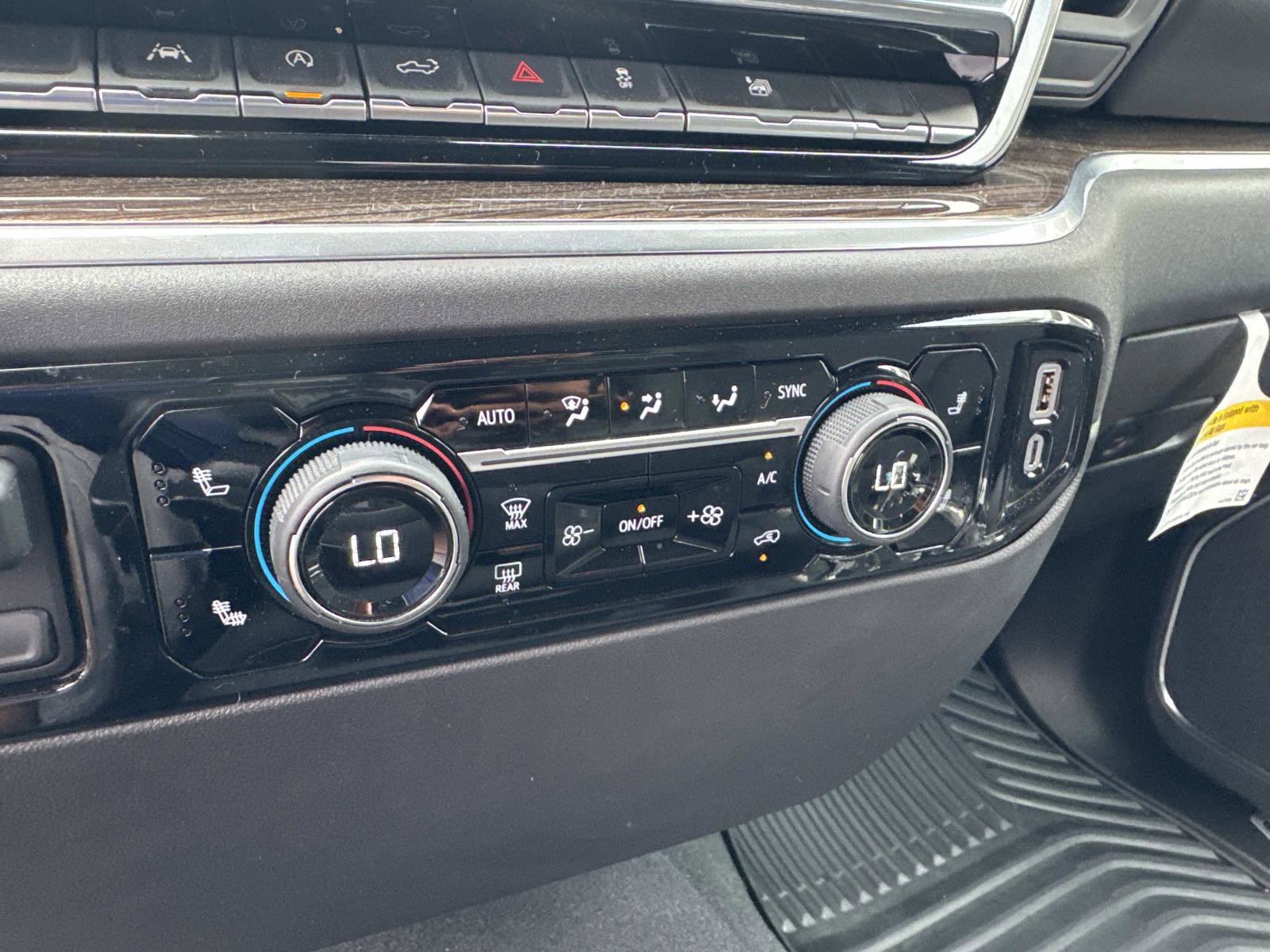 2025 Chevrolet Silverado 1500 LT photo 28