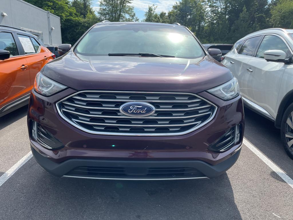 2020 Ford Edge Titanium photo 2