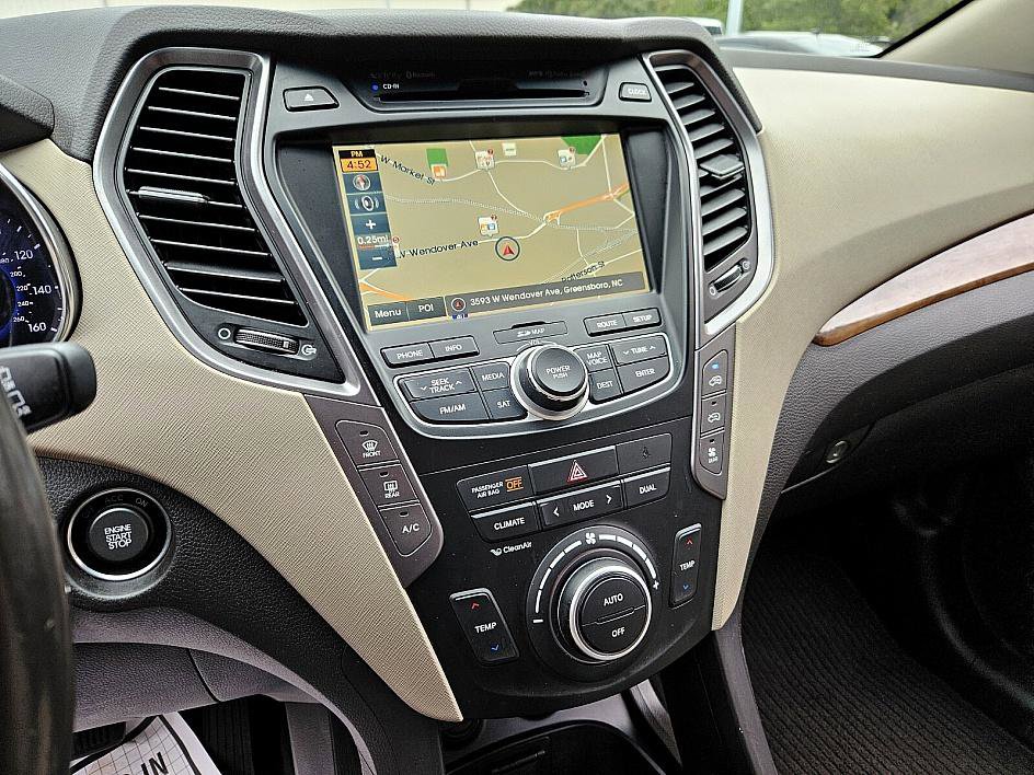 2015 Hyundai Santa Fe Limited photo 17