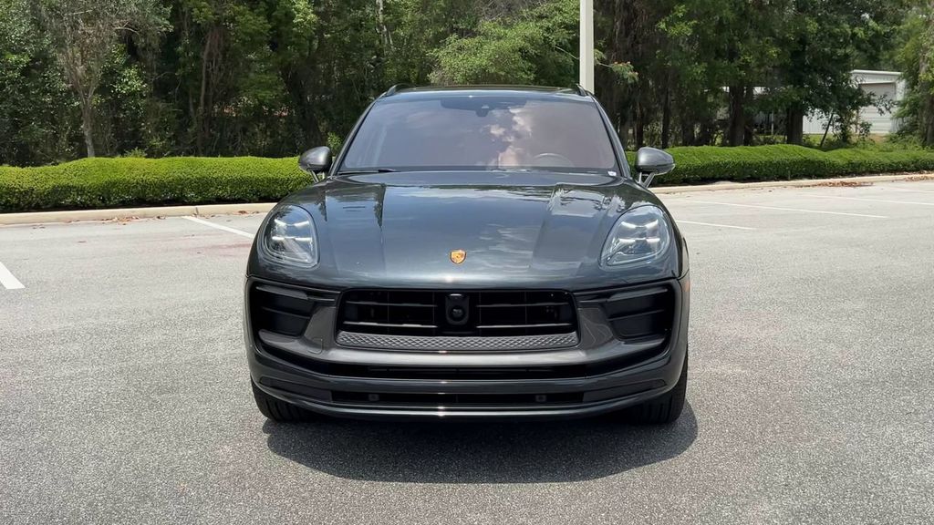 2025 Porsche Macan T photo 3