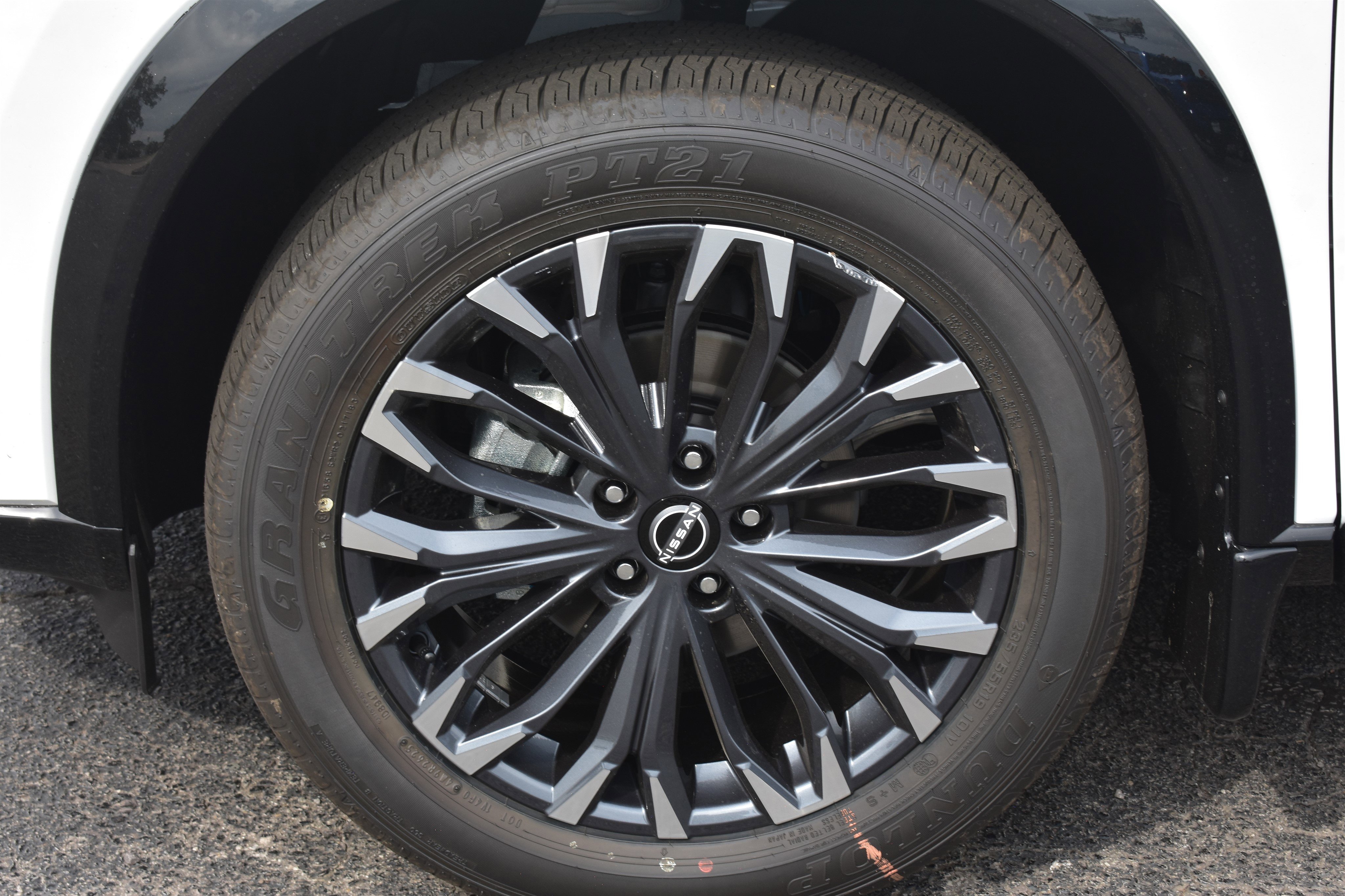 2026 Nissan Rogue Platinum photo 6