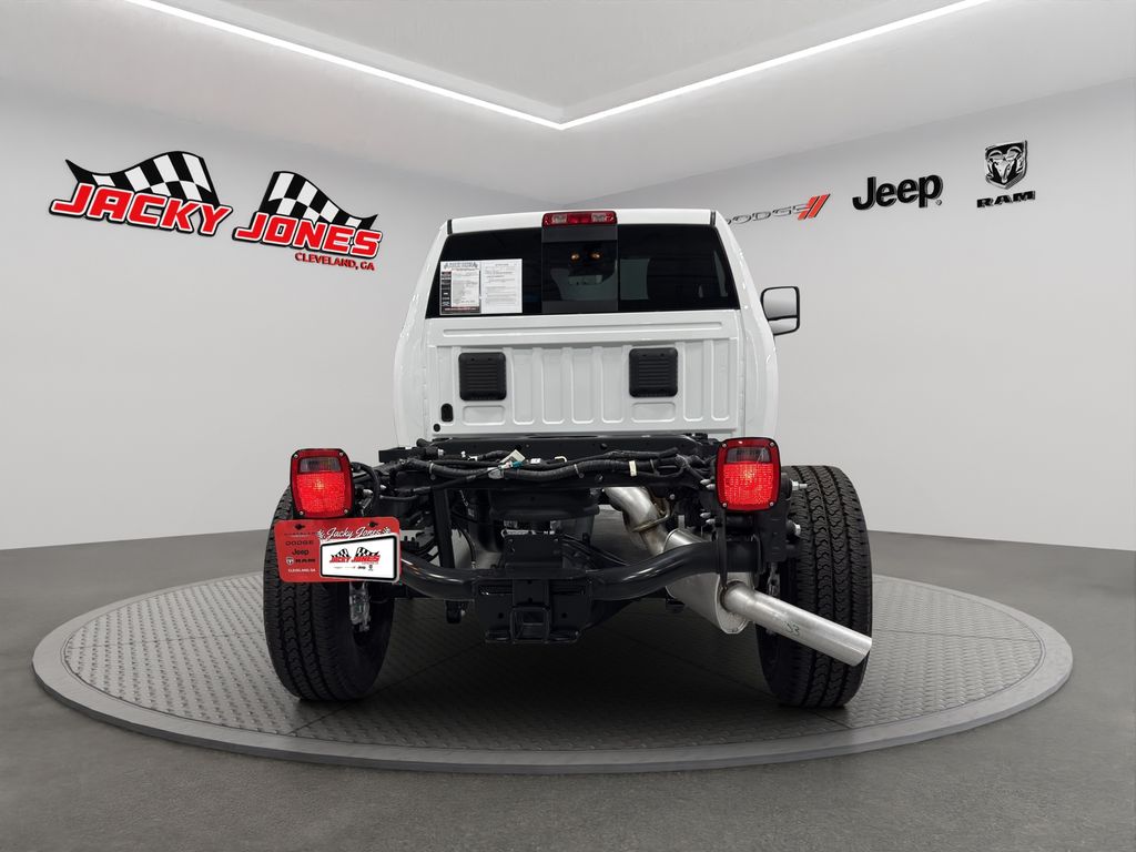 2025 Ram 3500 Tradesman photo 3