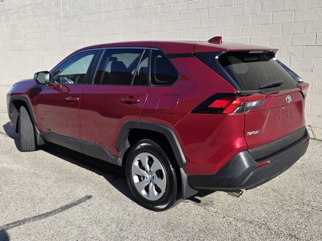 2022 Toyota RAV4 LE photo 3