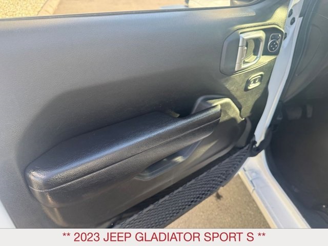 2023 Jeep Gladiator Sport photo 3