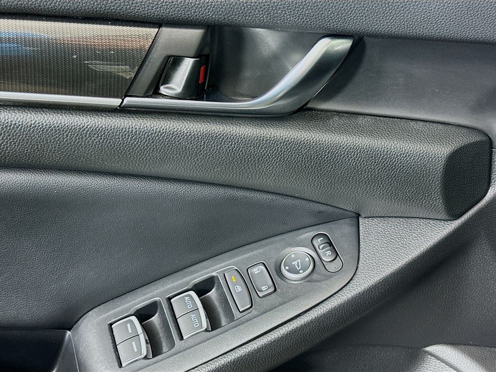 2022 Honda Accord 2.0T Sport photo 17