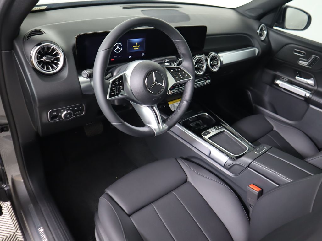 2026 Mercedes Benz GLB 250 photo 10