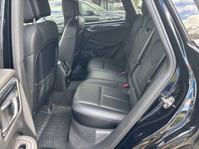 2017 Porsche Macan Base photo 6