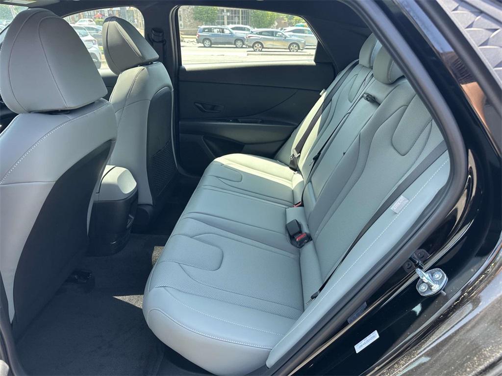 2025 Hyundai Elantra Hybrid Limited photo 13