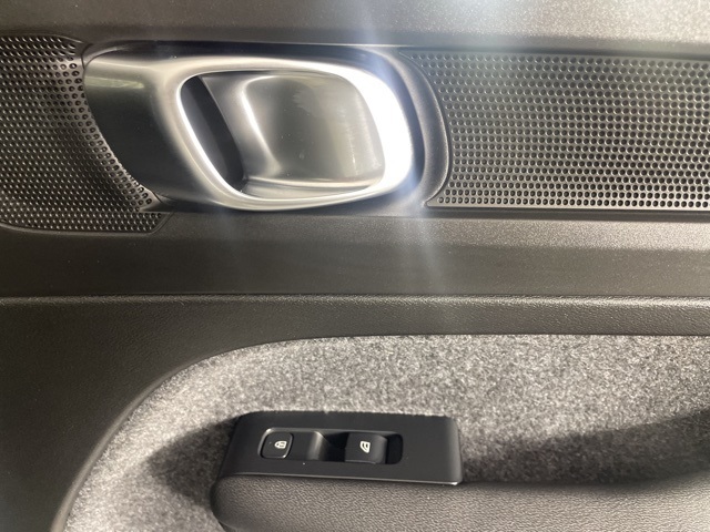 2025 Volvo XC40 Core photo 13
