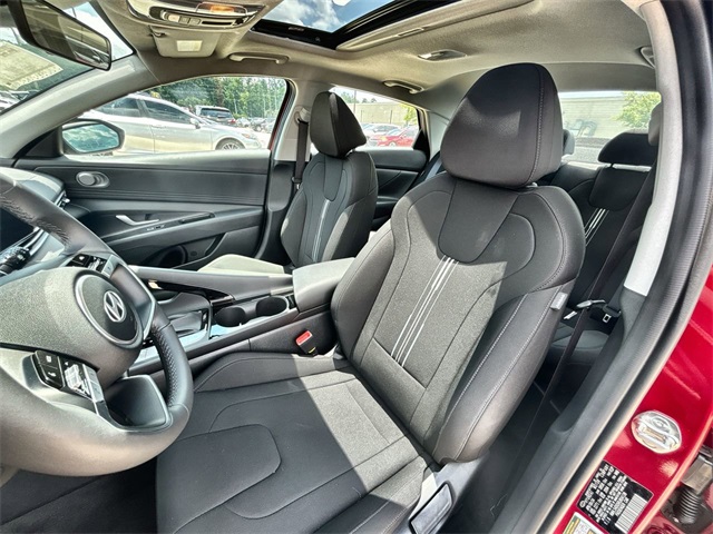 2024 Hyundai Elantra SEL Convenience photo 12