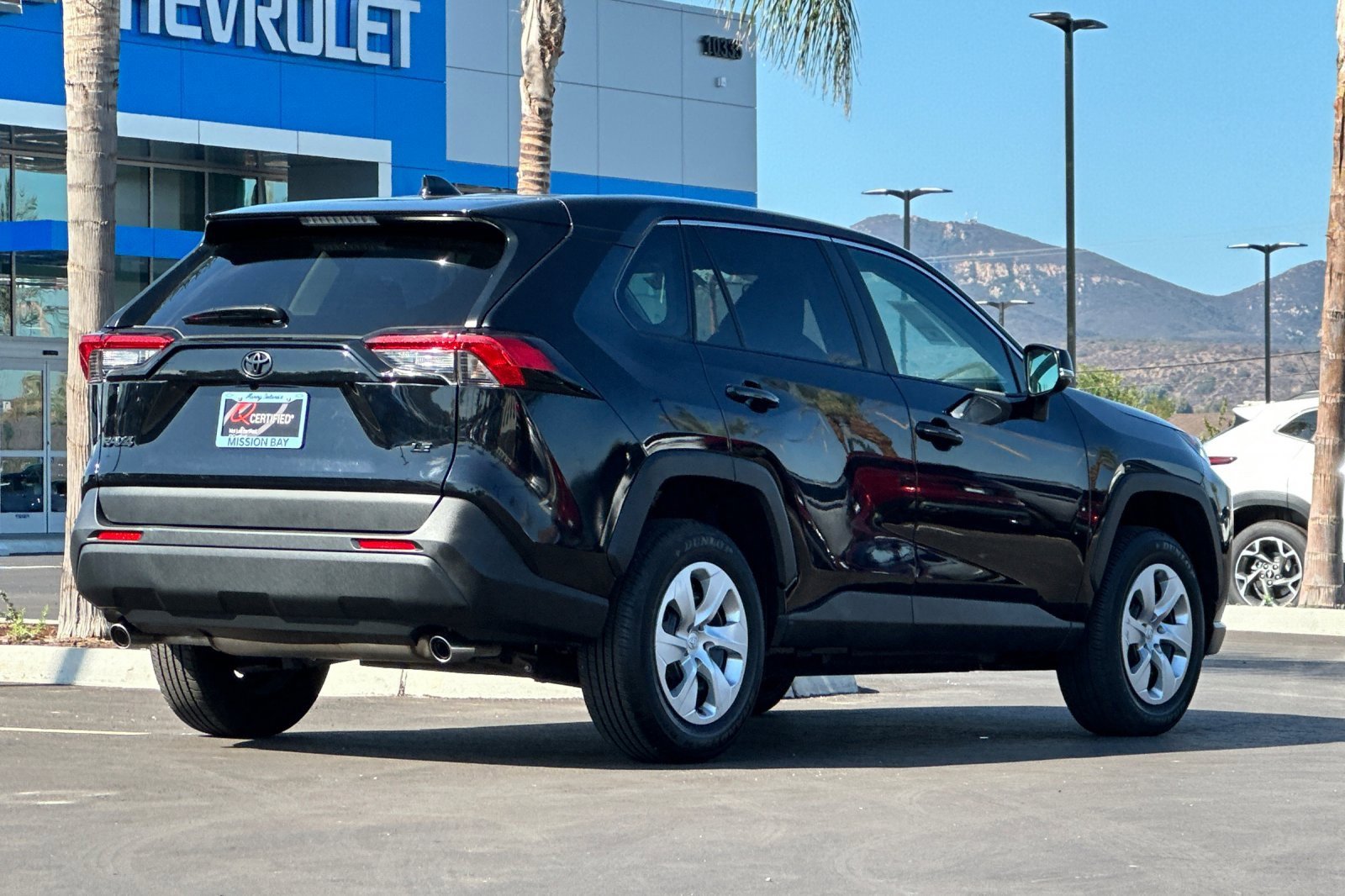2022 Toyota RAV4 LE photo 2