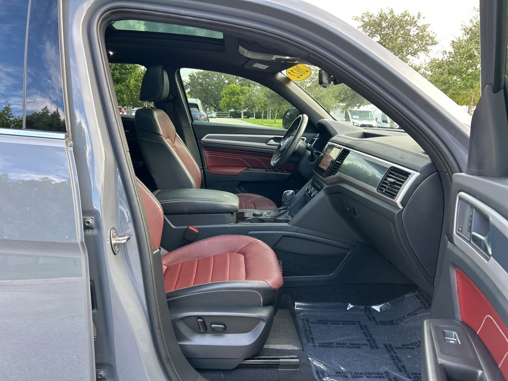 2022 Volkswagen Atlas Cross Sport V6 SEL Premium R-Line photo 37