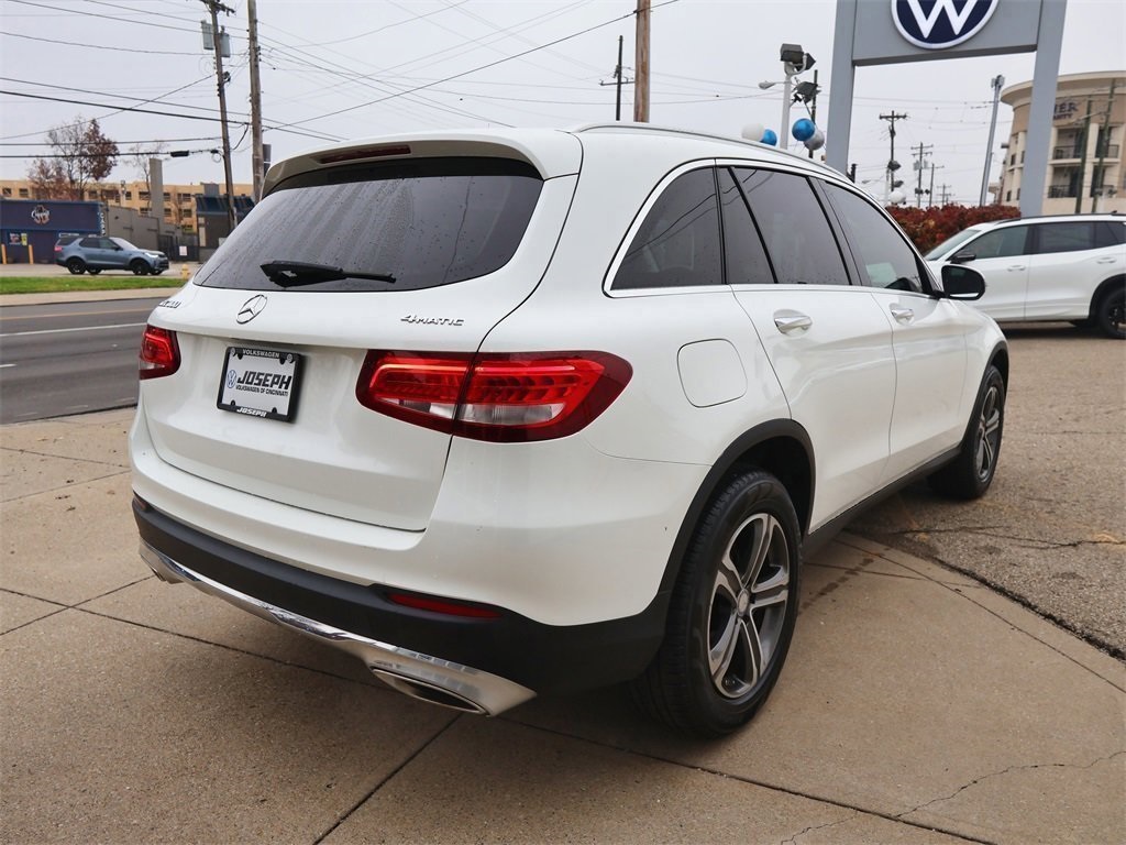 2017 Mercedes Benz GLC 300 4MATIC photo 3