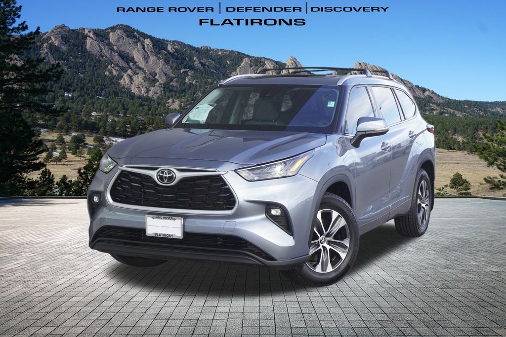 2022 Toyota Highlander XLE's photo