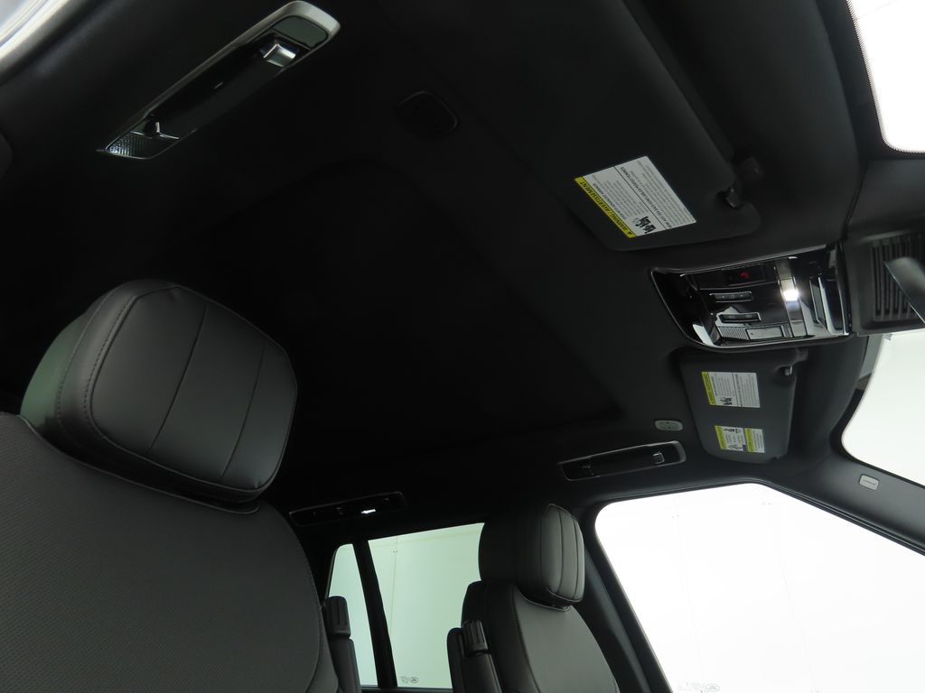 2025 Land Rover Range Rover SE photo 19