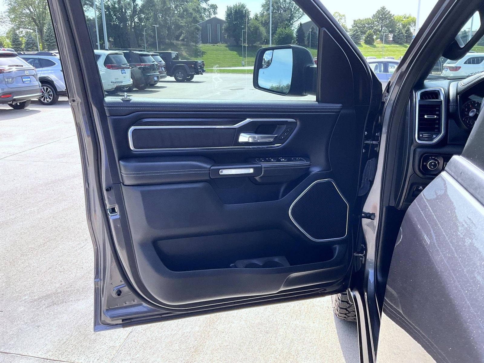 2023 Ram 1500 Laramie photo 9