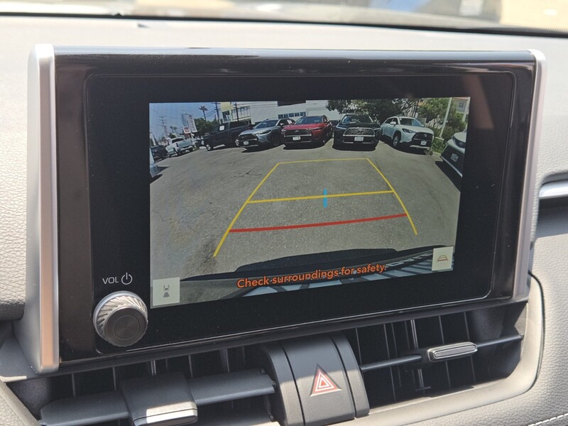 2024 Toyota RAV4 XLE photo 18
