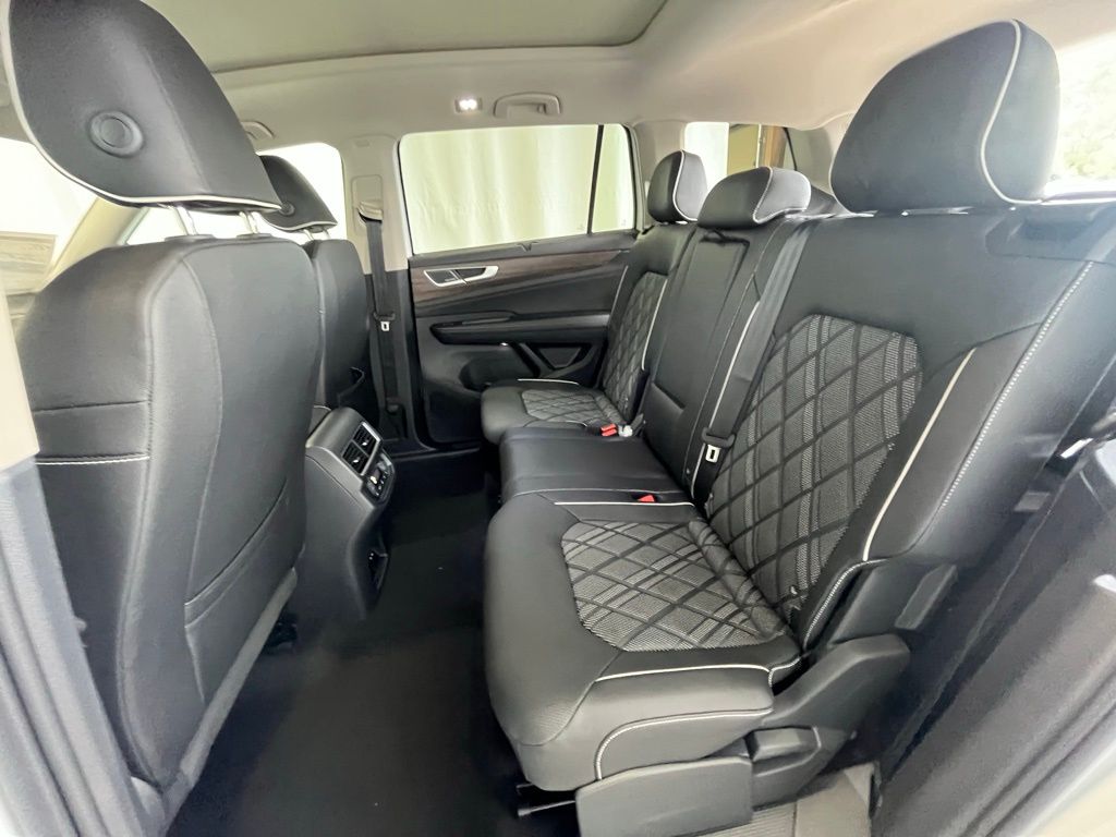 2025 Volkswagen Atlas SEL Premium R-Line photo 20