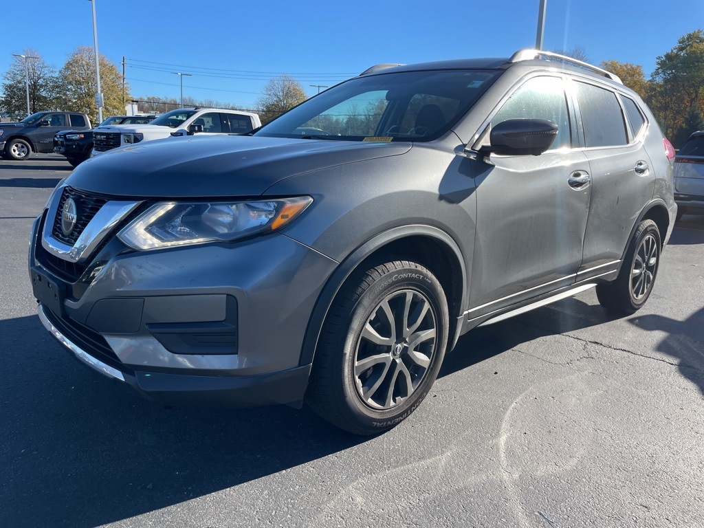2018 Nissan Rogue SV photo 2