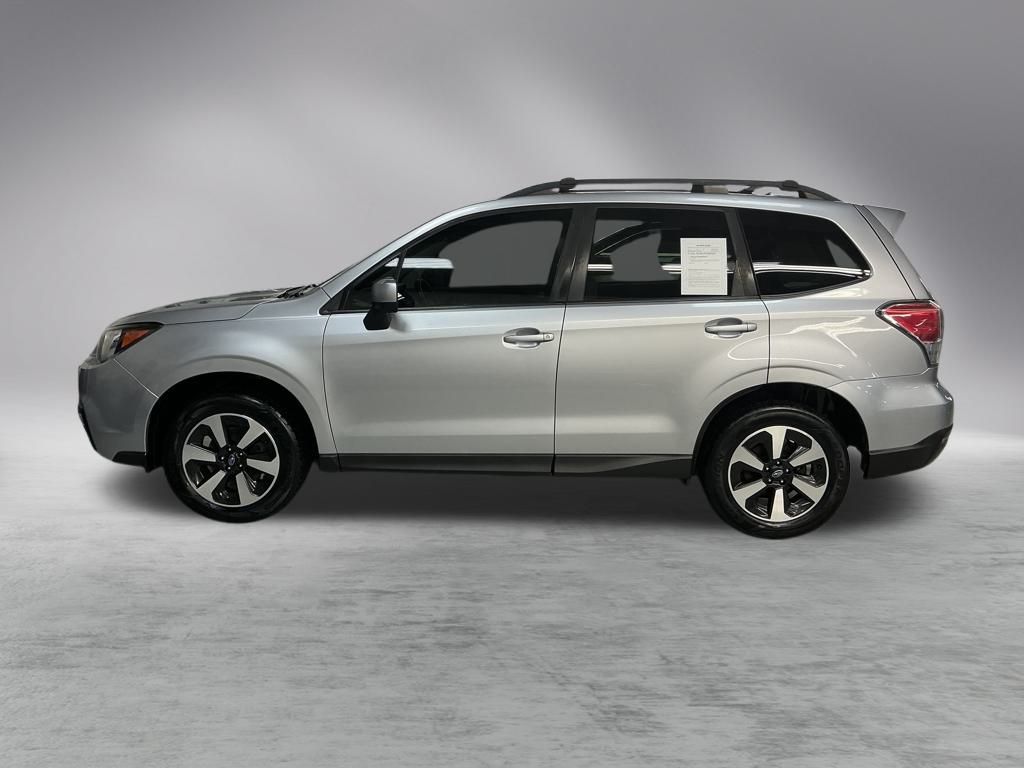2018 Subaru Forester 2.5i Premium photo 2
