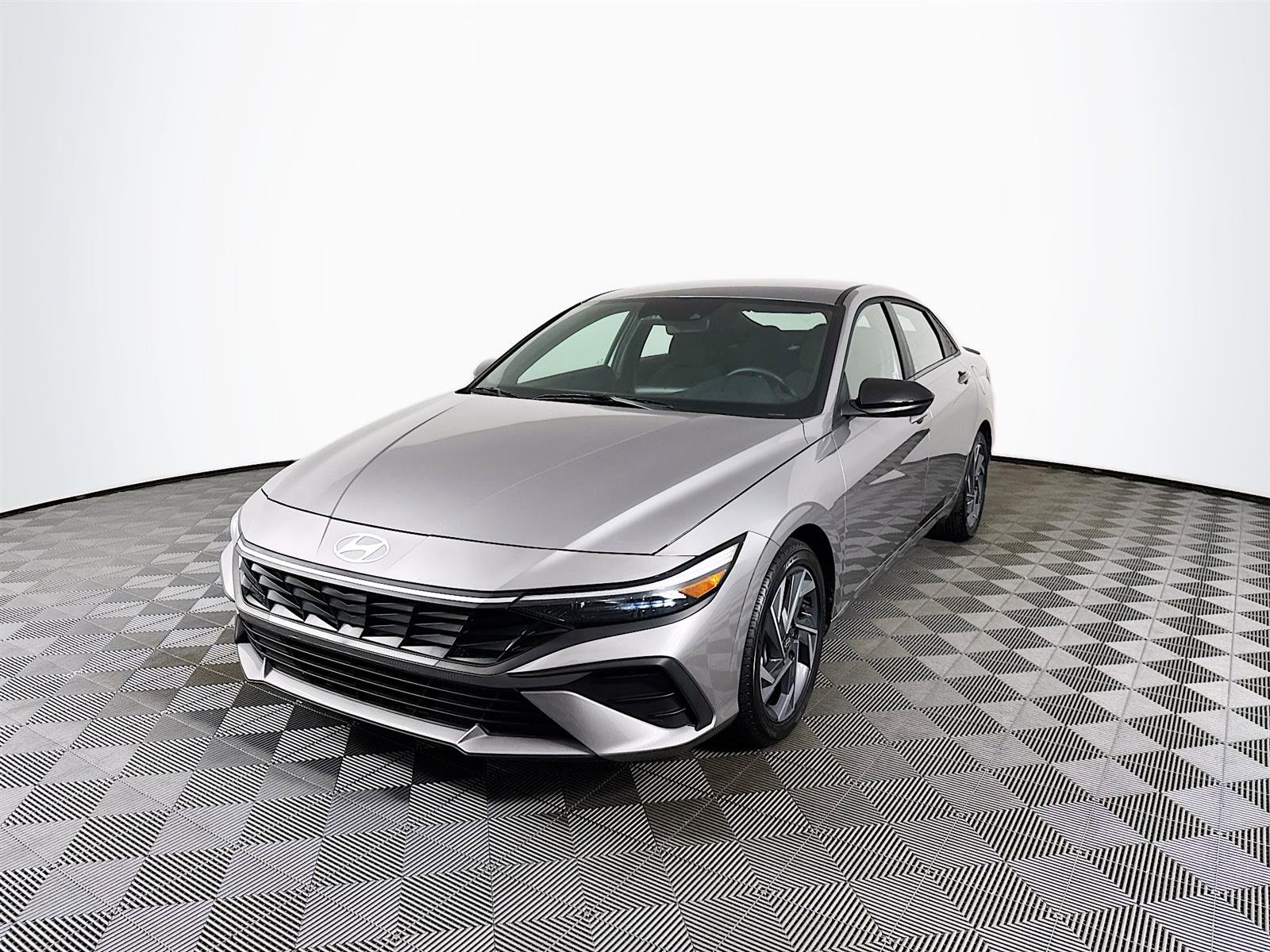 2025 Hyundai Elantra SEL Sport photo 3
