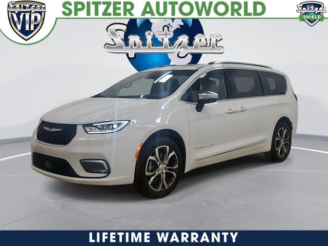 2026 Chrysler Pacifica Pinnacle's photo