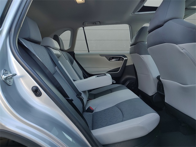 2022 Toyota RAV4 Hybrid XLE photo 12