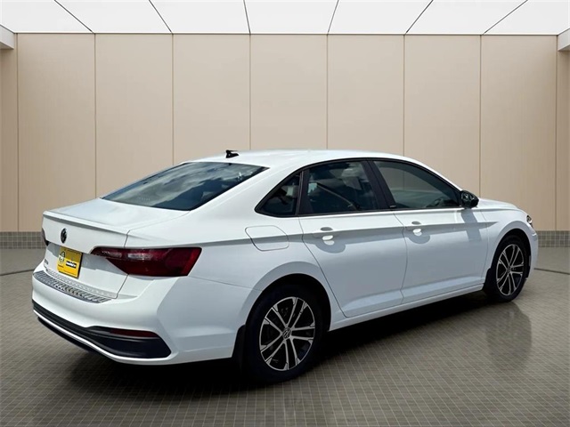 2024 Volkswagen Jetta 1.5T Sport photo 3