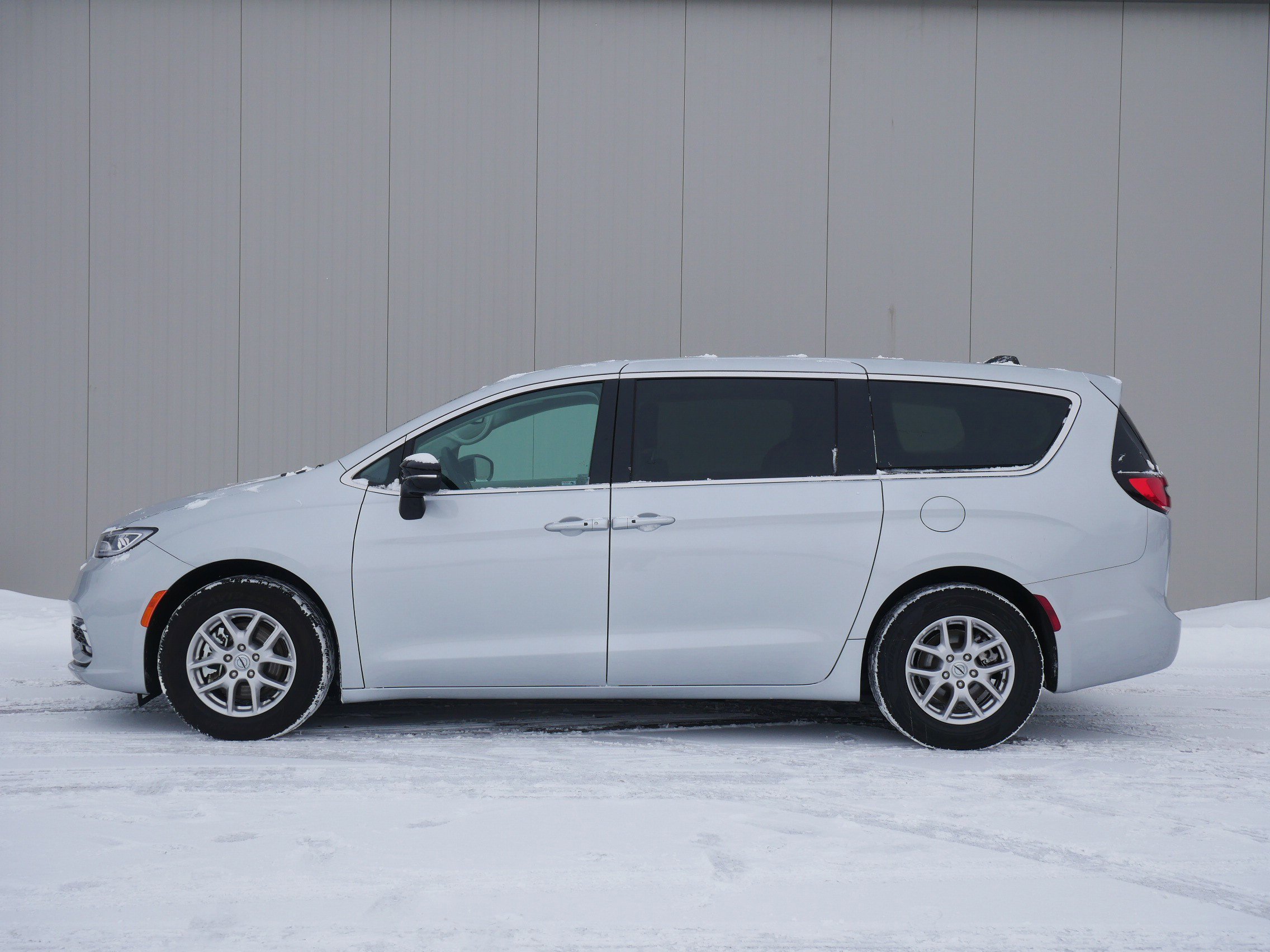 Used 2024 Chrysler Pacifica Touring L with VIN 2C4RC1BG9RR159407 for sale in Hastings, Minnesota