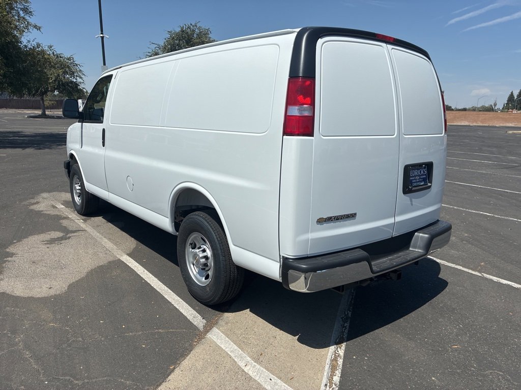 2025 Chevrolet Express Cargo 2500 Van photo 5