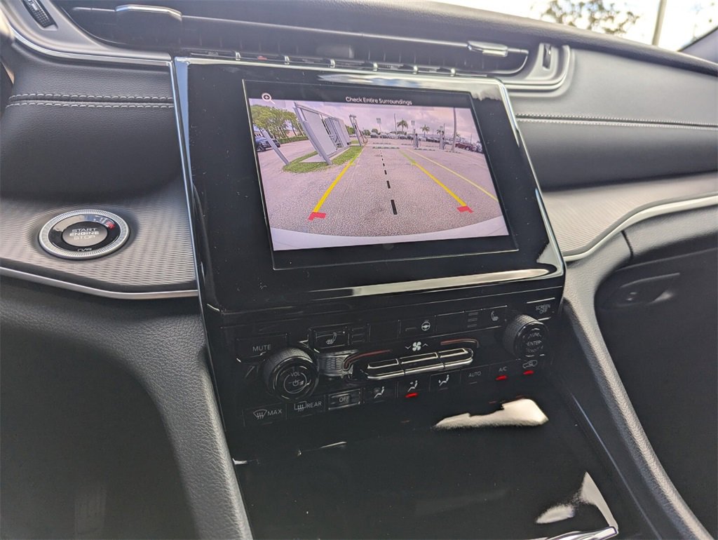 2025 Jeep Grand Cherokee Altitude photo 18