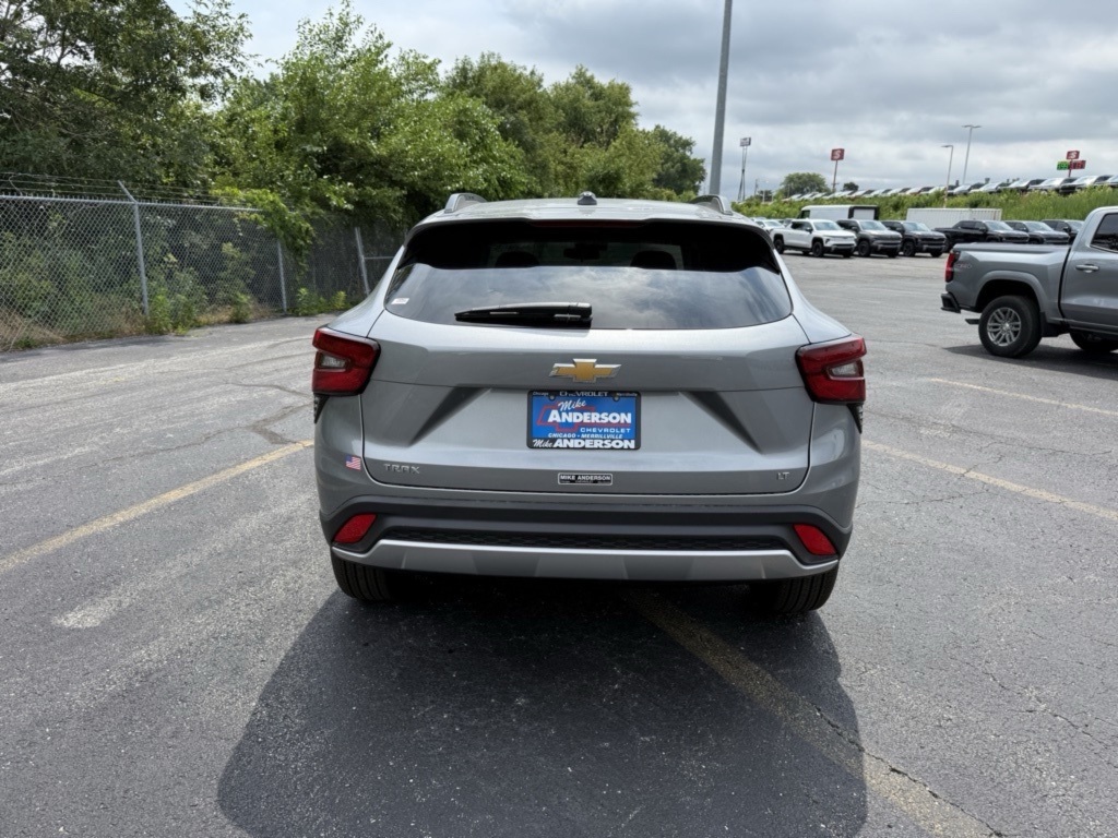 2025 Chevrolet Trax LT photo 8