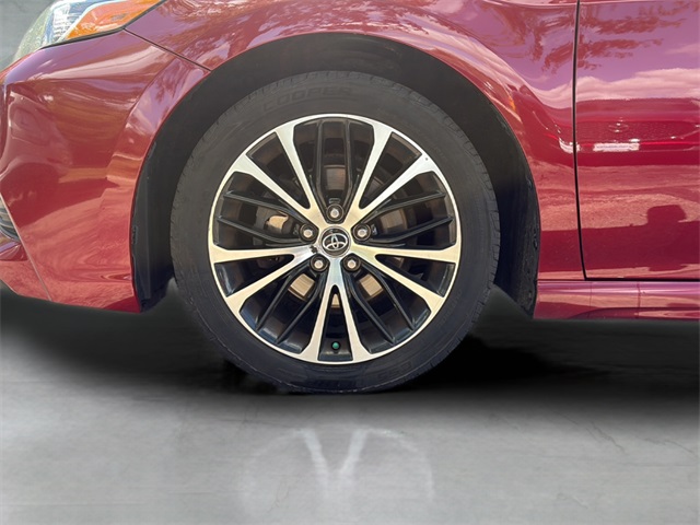 2018 Toyota Camry SE photo 13