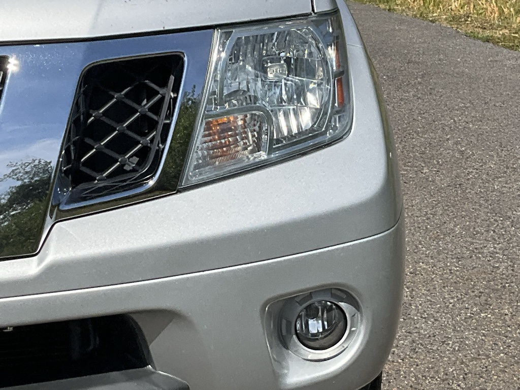 2018 Nissan Frontier SV photo 2