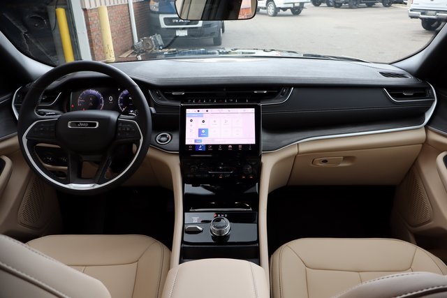 2025 Jeep Grand Cherokee Limited photo 33