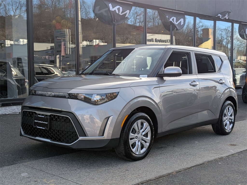 2023 Kia Soul LX's photo