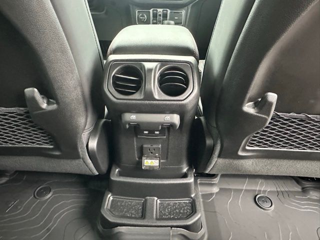 2025 Jeep Wrangler Rubicon photo 31
